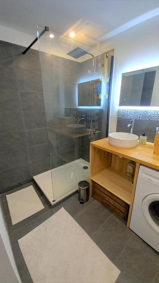 Magnifique Cocon - Metro A Republique - 2 Belles Chambres Avec Dressings - Wifi Gratuit - Netflix - Au Calme Absolu - Lumineux - Jardin Arbore Partage Dans La Residence Villeurbanne Exteriör bild